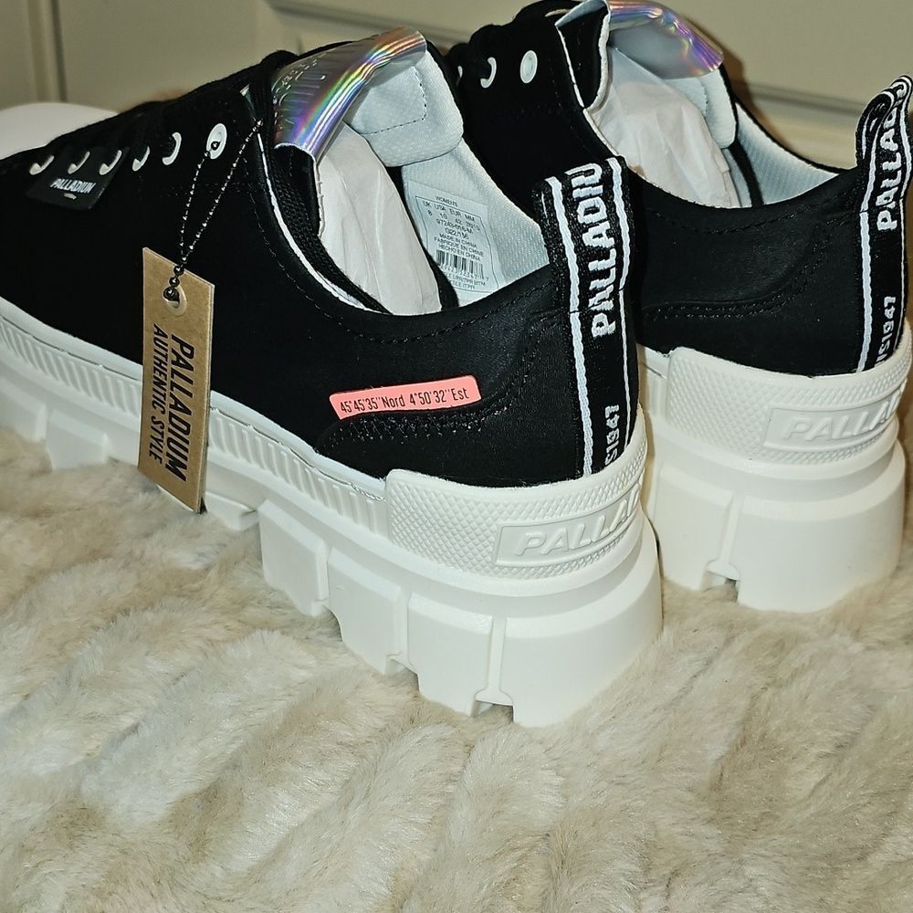 Palladium Revolt LO TX Sneakers in Black and Marshmallow - Picture 3 of 11